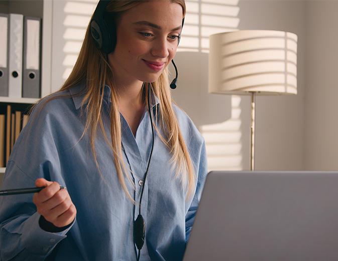 profesora del conversation club en inglés con profesores nativos